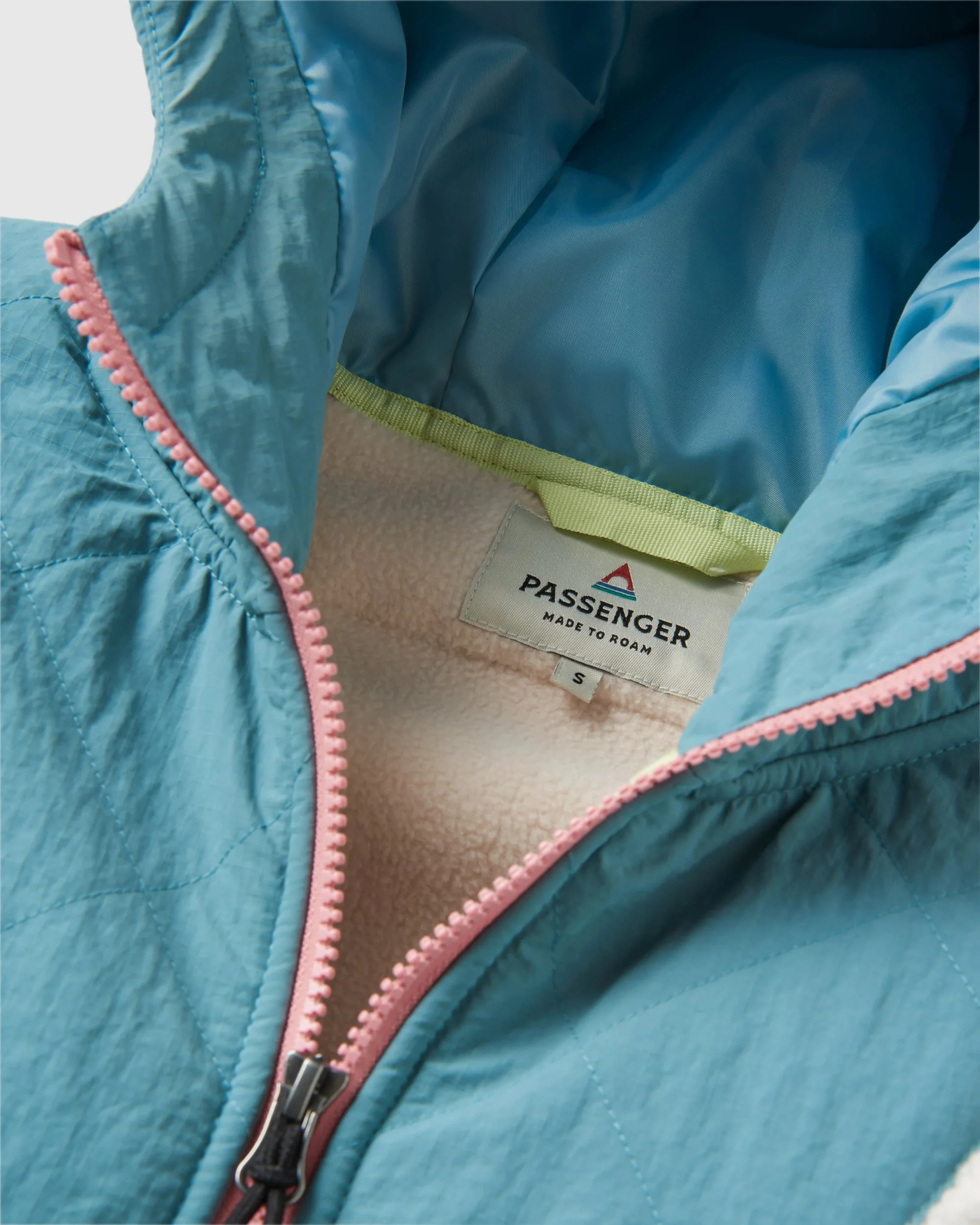 Beaumont Recycled Sherpa Hooded Fleece - Mountain Geo Vintage White - Image 4