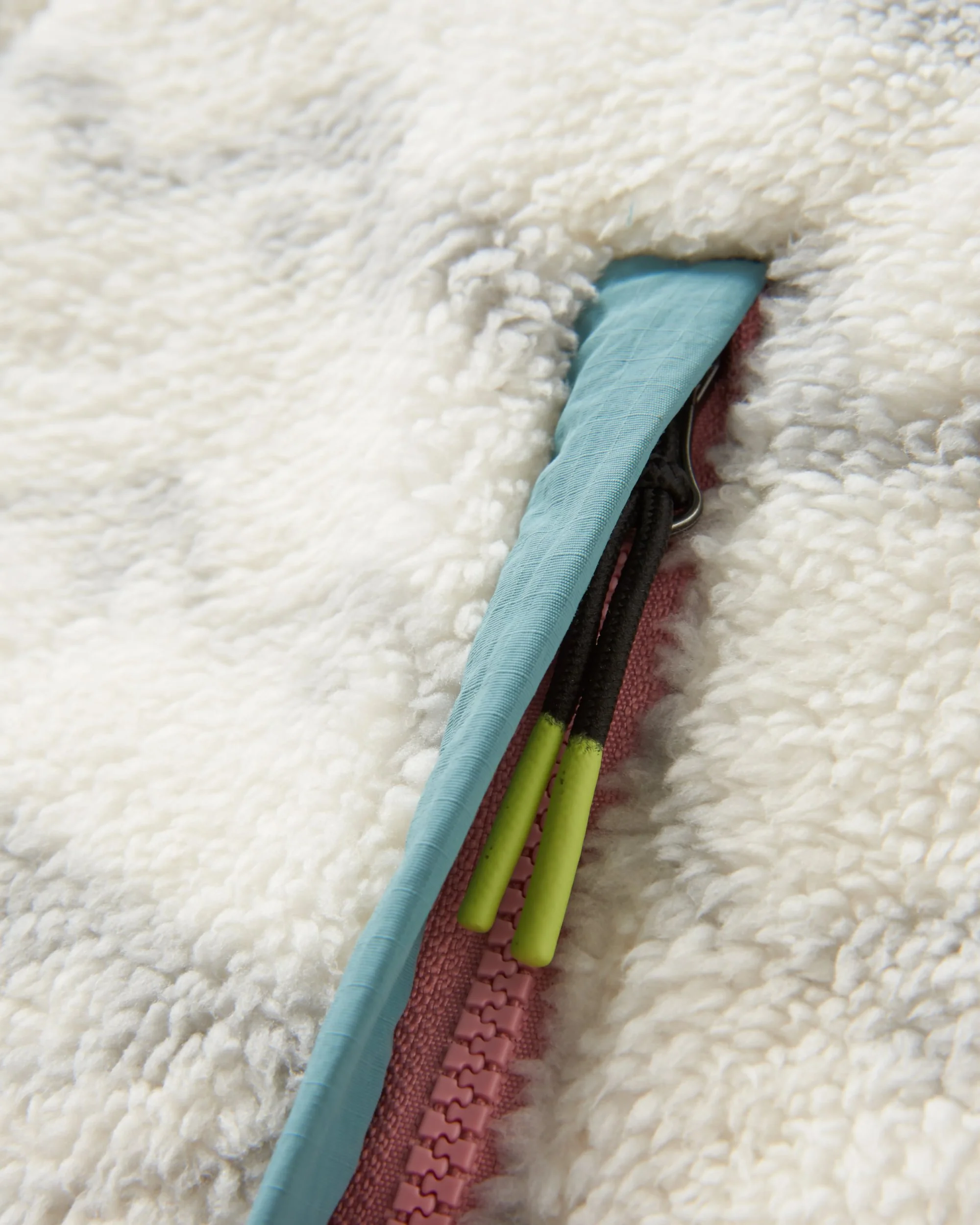 Beaumont Recycled Sherpa Hooded Fleece - Mountain Geo Vintage White - Image 5