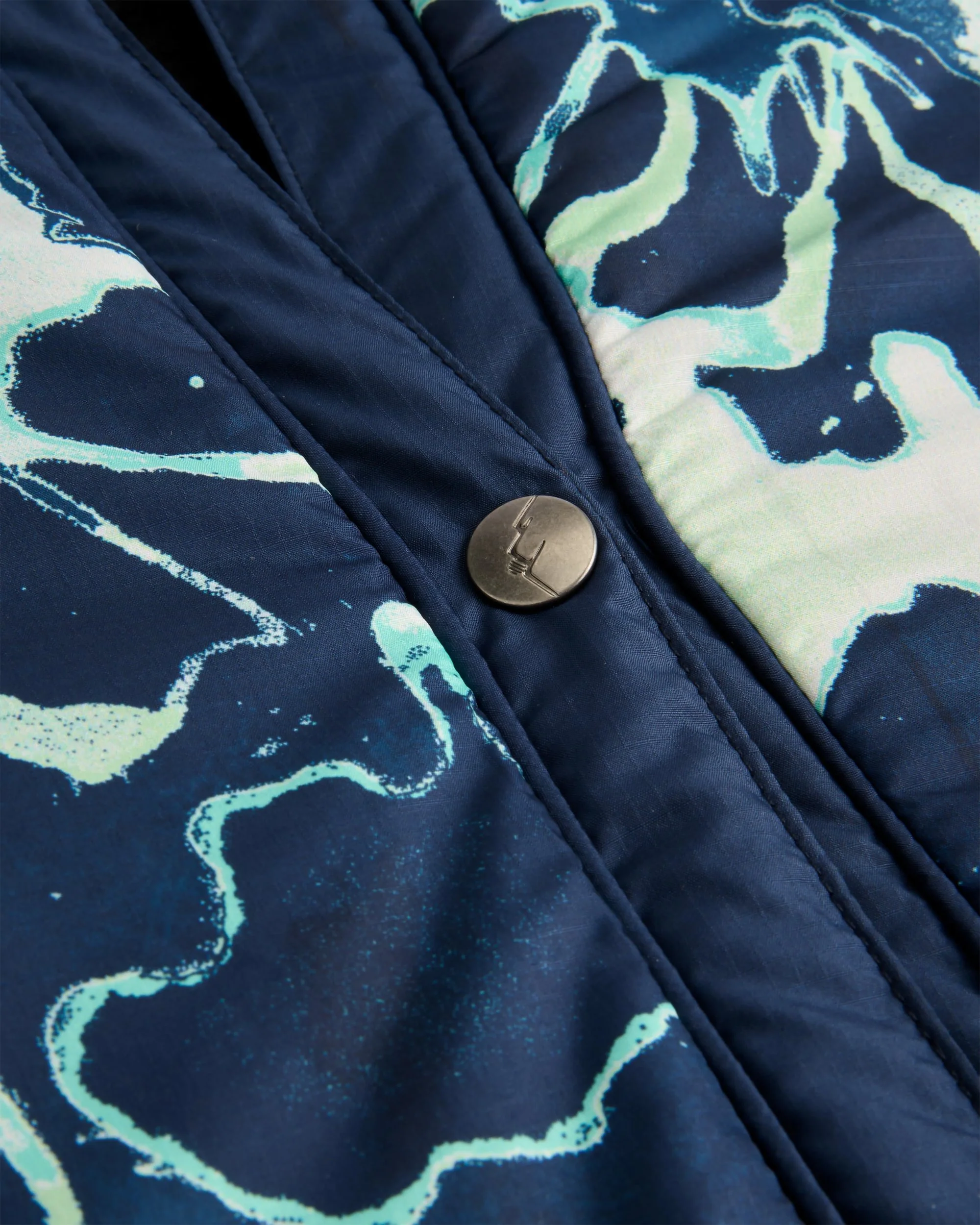 Cabin Recycled Sherpa Blanket - Frost Rich Navy - Image 5