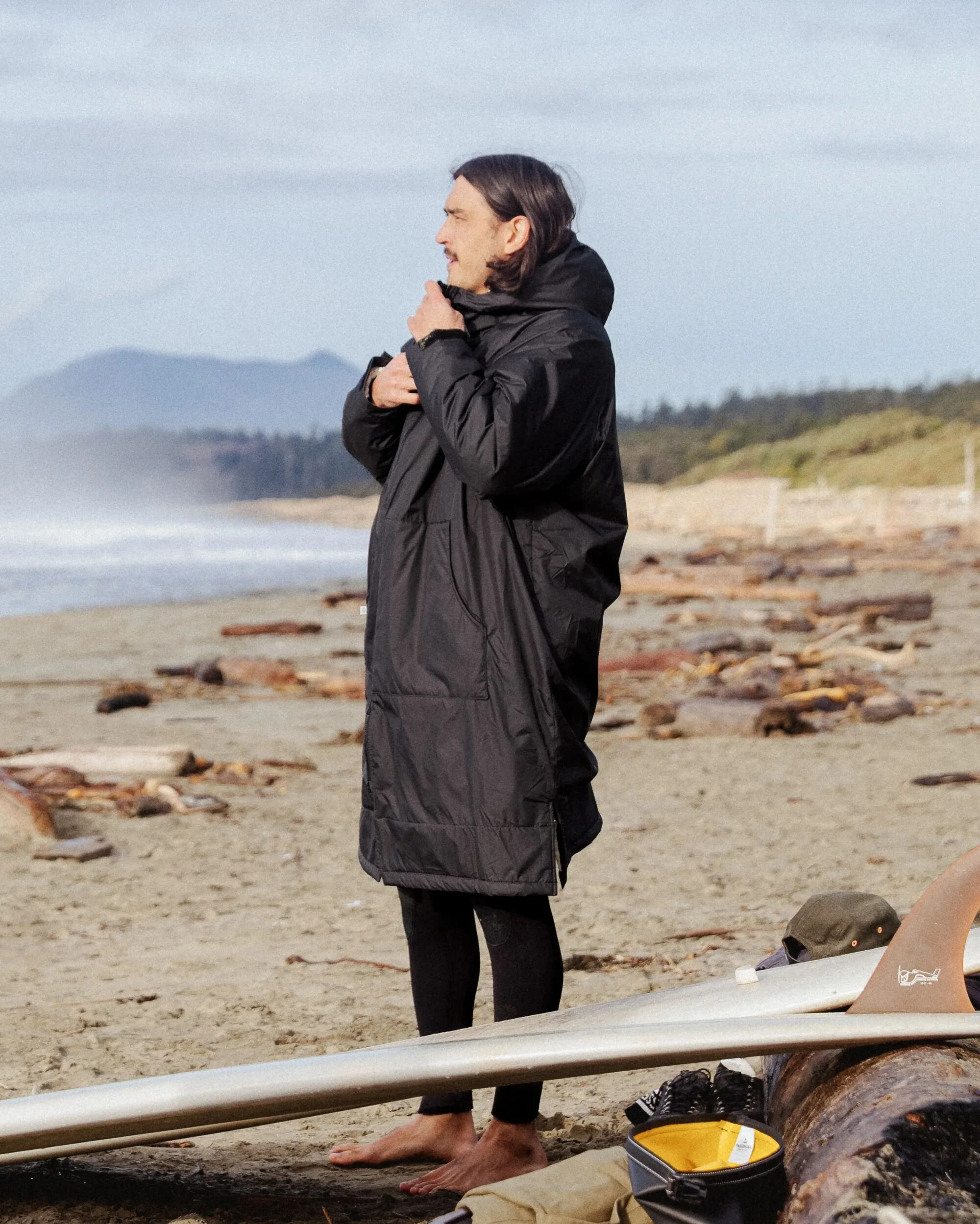 Escapism Recycled Sherpa Lined Changing Robe - Black - Image 4