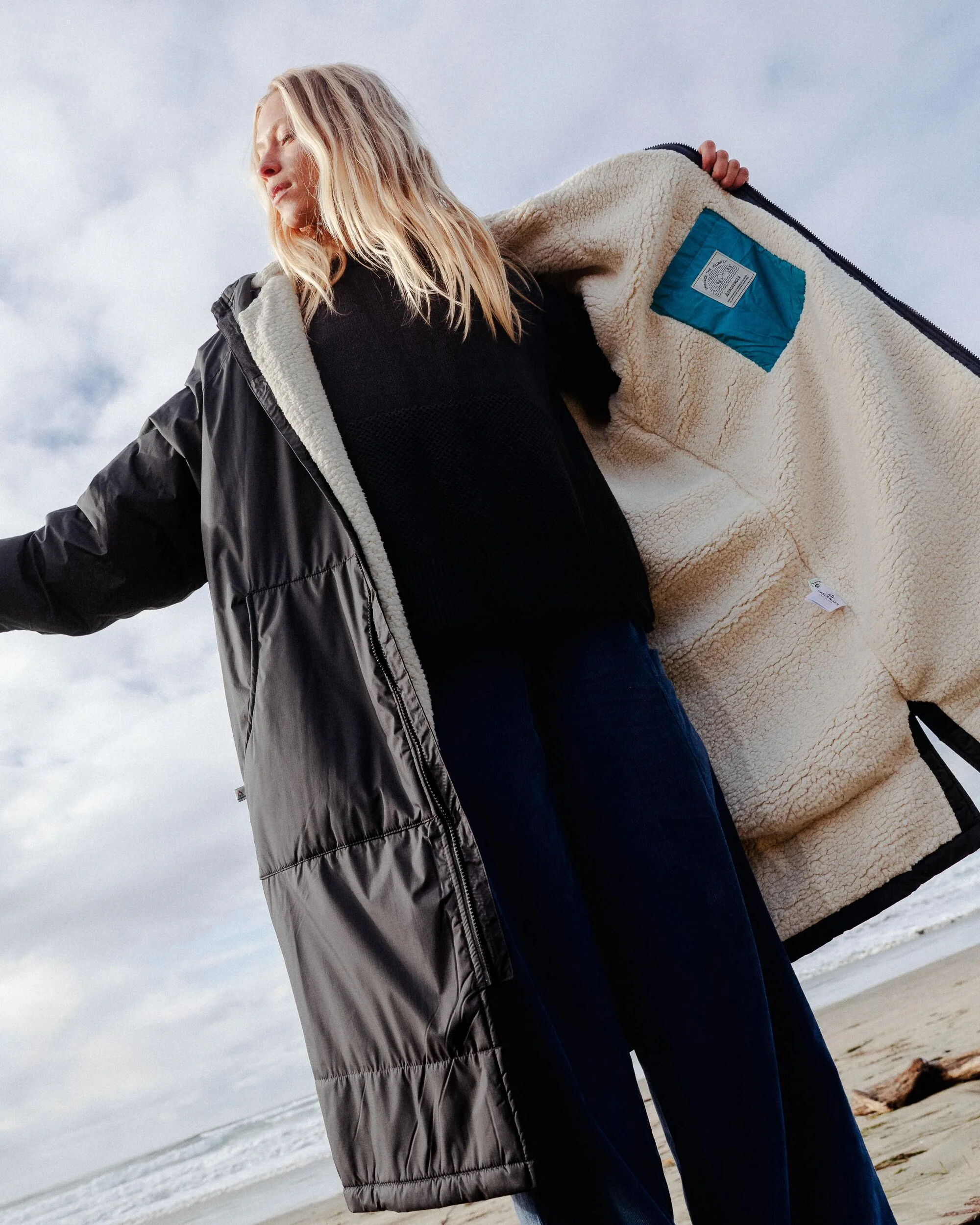 Escapism Recycled Sherpa Lined Changing Robe - Black - Image 6